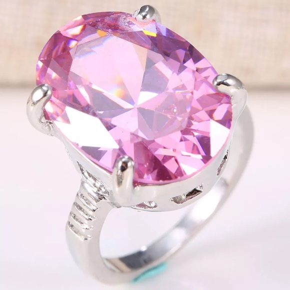 Jewelry - Pink Crystal Ring Beautiful! Size 6